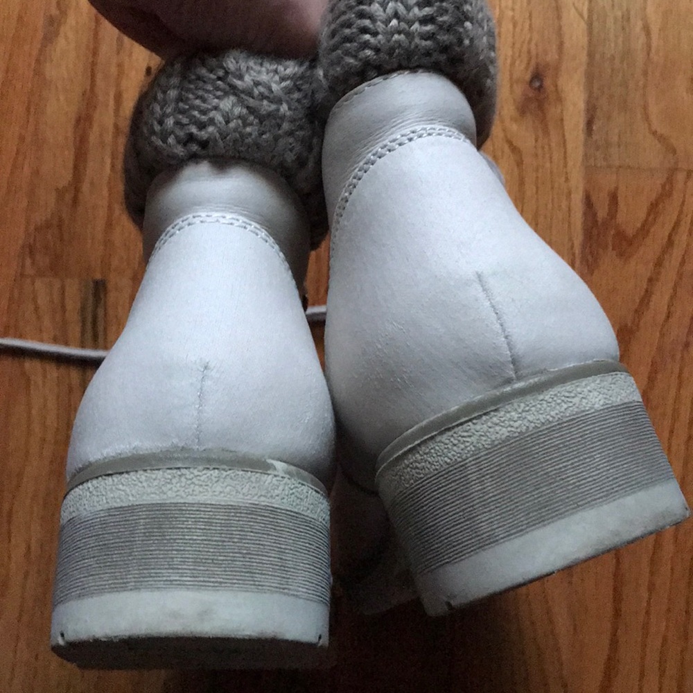 Cute gently used lace up boots with faux fur - Picture 3 of 8